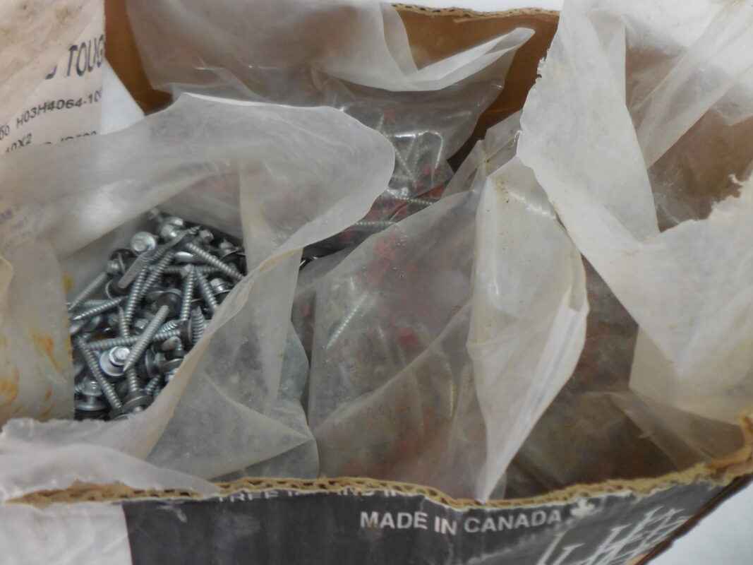 Bags of assorted roofing screws various lengths