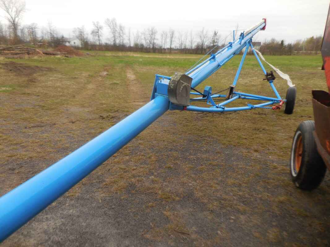 Allied grain auger 50 ft x 8" on undercarriage. PTO driven and in very good shape. The boot is included