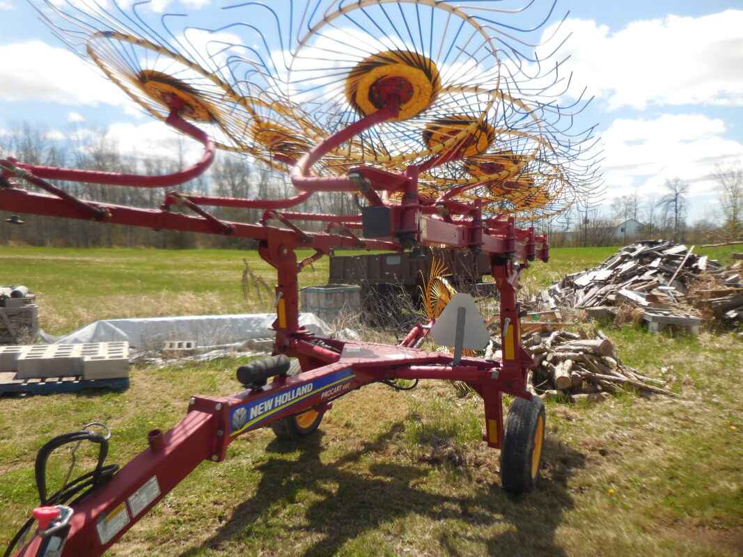 New Holland Procart 1022 10 wheel rake in very good condition